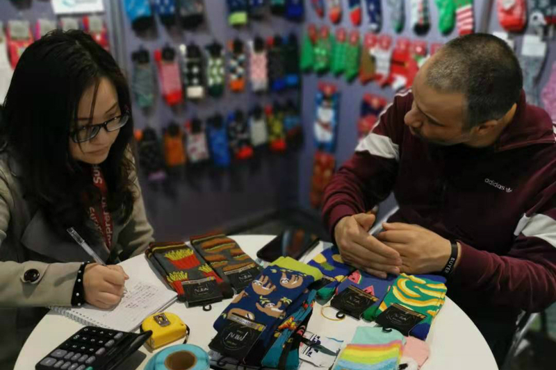 绿时业务员奔赴美国参展