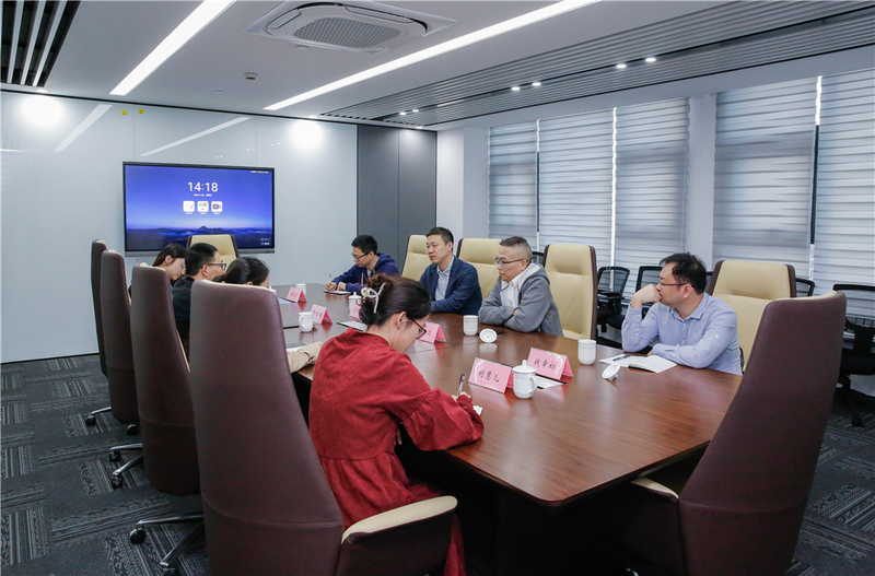 宁波海关口岸监管处副处长余佩勇深入集团调研