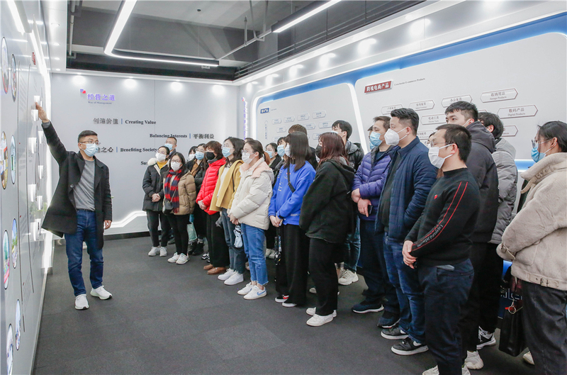 环宇港通组织员工参观集团文化展厅