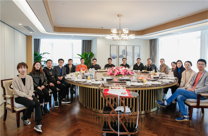 集团举行3月生日管理层餐叙