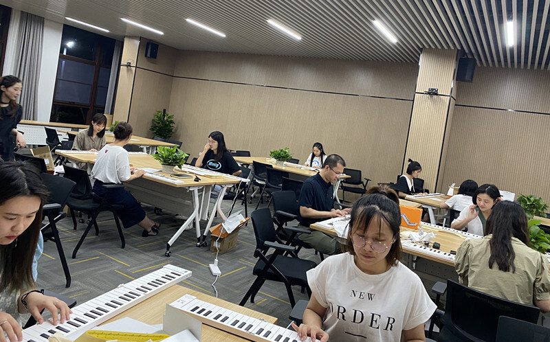 爱乐社折叠钢琴课程开课啦